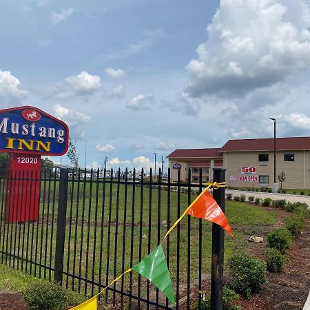 Mustang Inn Houston Bagian luar foto
